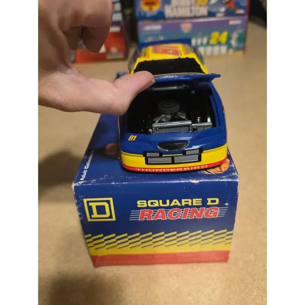 Kenny Wallace 81 Square D 1997 Thunderbird 1:24 Diecast Bank Nascar Action